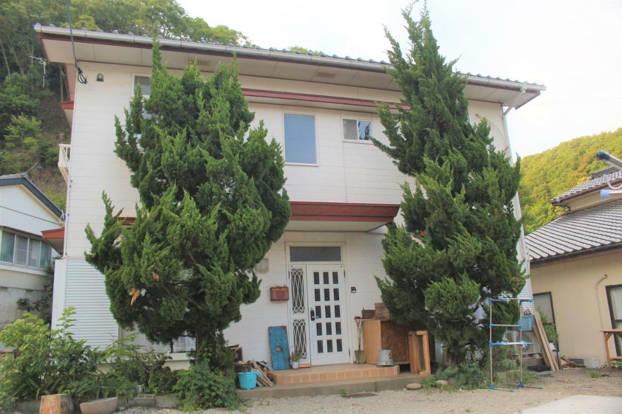Tsushima White House Bed & Breakfast Exterior photo